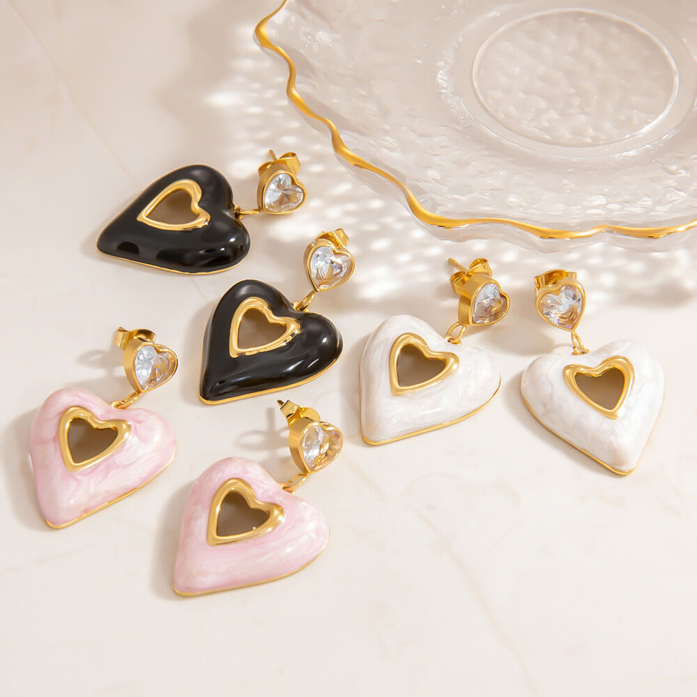 Orecchini a bottone da donna in acciaio inossidabile, impermeabili, con fiore semplice e romantico, color oro Immagine2