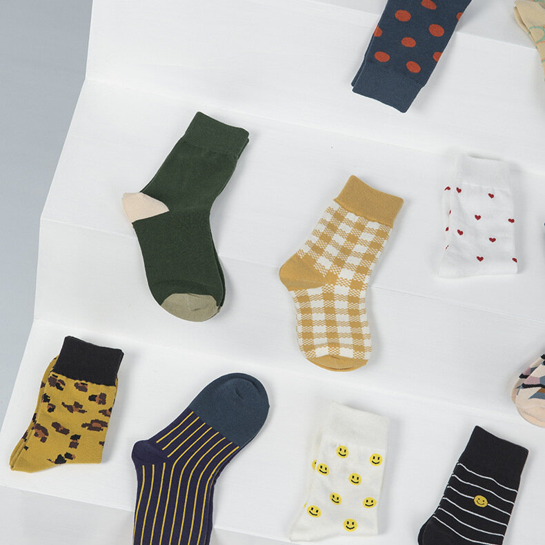 1 Pair Polka - dot and Checkered Comfortable  Cotton Mid-Calf Socks Picture4