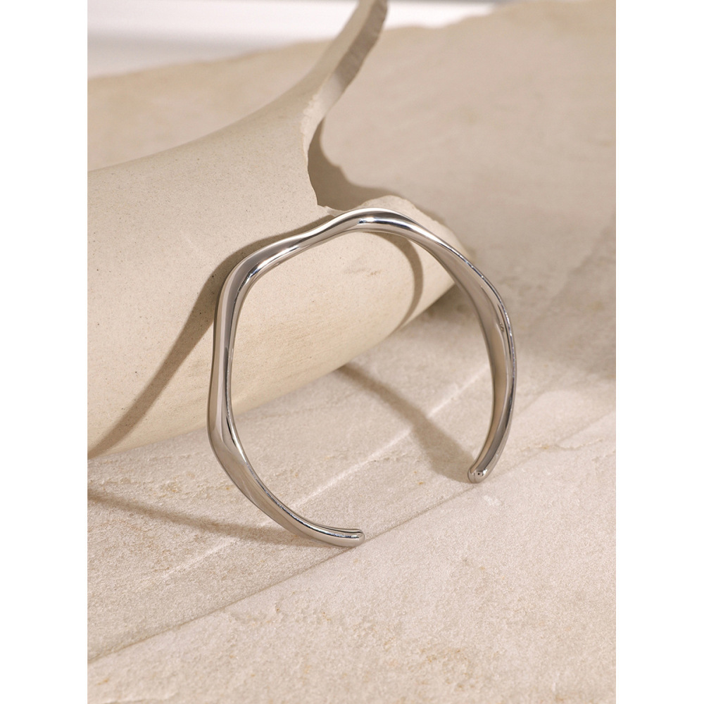 1 Stuk Eenvoudige Serie In Stijl Effen Kleur Roestvrij Staal  Vergulde Damesarmbanden Afbeelding4