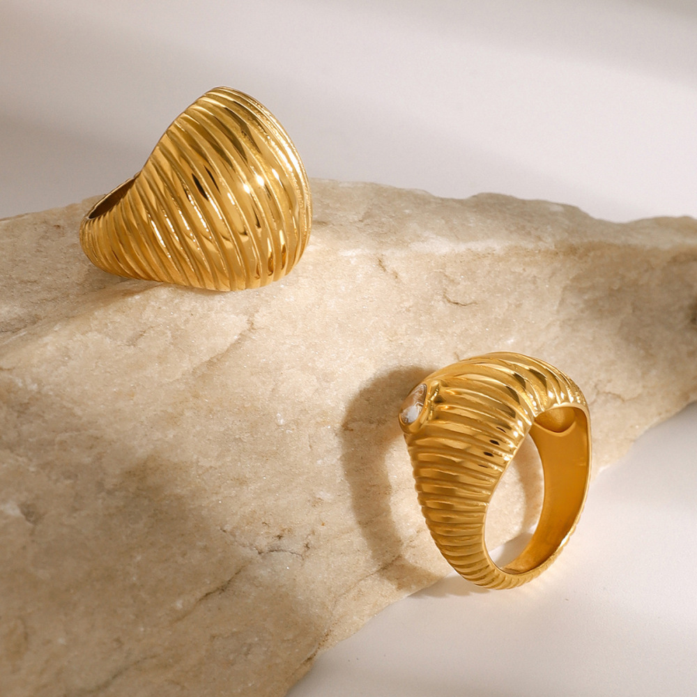 1 Paar Vintage Retro Mittelalterlicher Stil 18 Karat Gold Edelstahl Breites Gewinde Modischer All-Match-Ring Schmuck Damen Einzelring Bild4