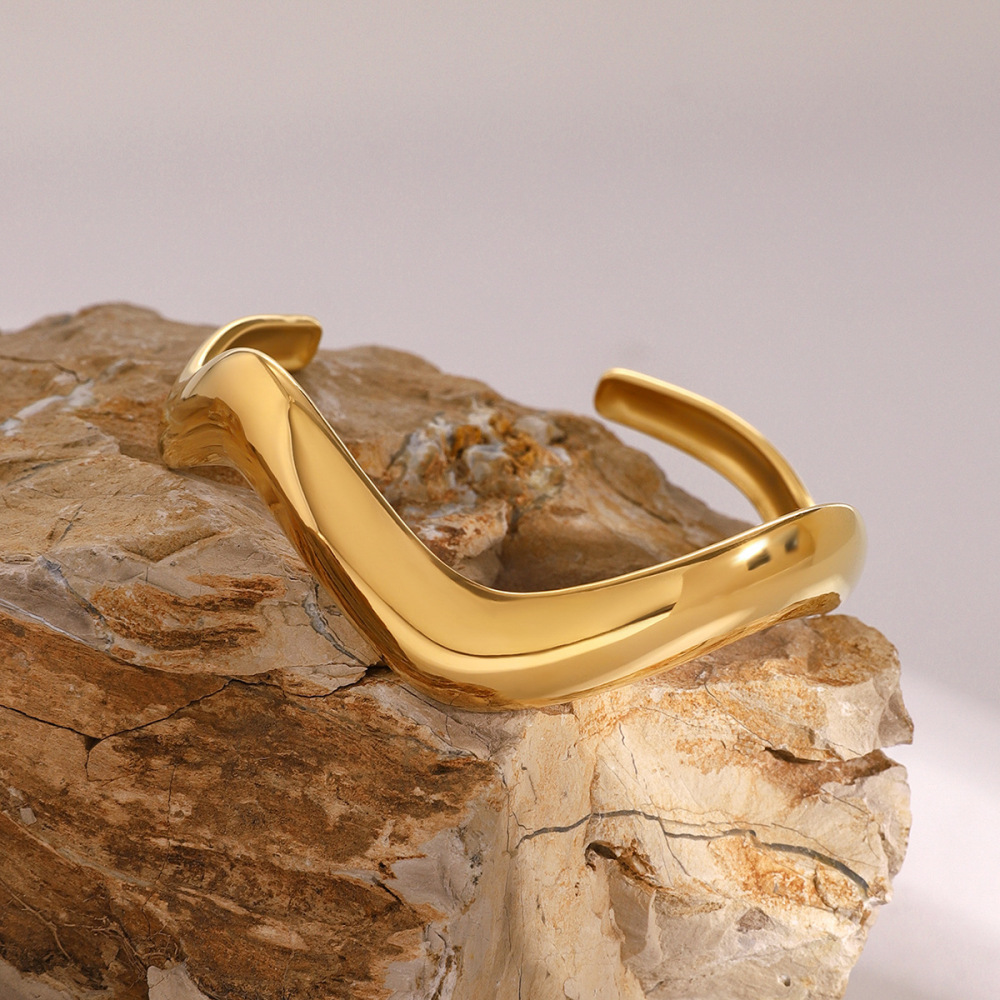1 Stuk Eenvoudige Serie Eenvoudige Effen Kleur Roestvrij Staal  Vergulde Damesarmbanden Afbeelding3