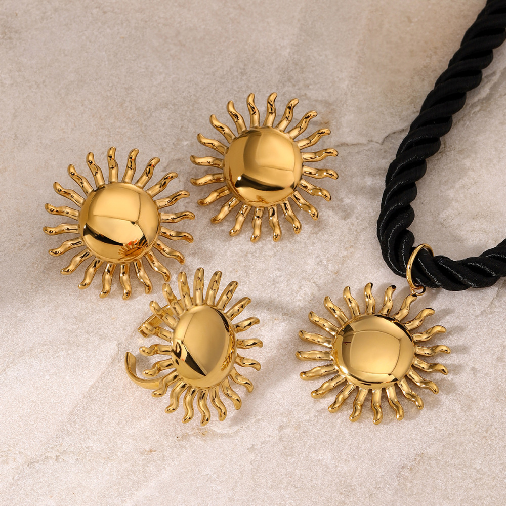 1 Pair Simple Series Retro Sun/Moon Stainless Steel Gold Plated Women Earrings Set h5Picture2