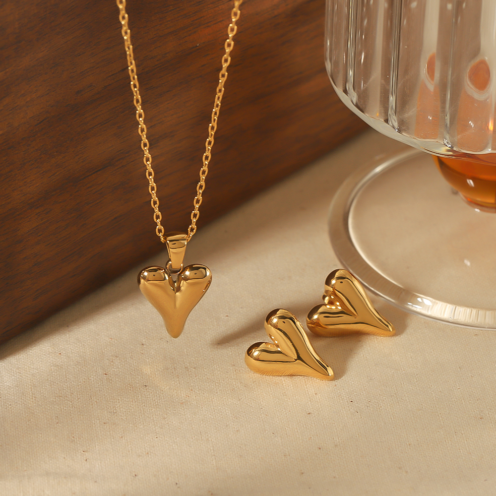1 Pair Of Classic Simple  Gold-Plated Stainless Steel Geometric Heart Earrings For Women's Daily Wear Picture3
