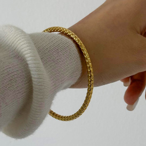 1 Stuk Eenvoudige Serie Eenvoudige Effen Kleur Roestvrij Staal Vergulde Damesarmbanden h5 Afbeelding3