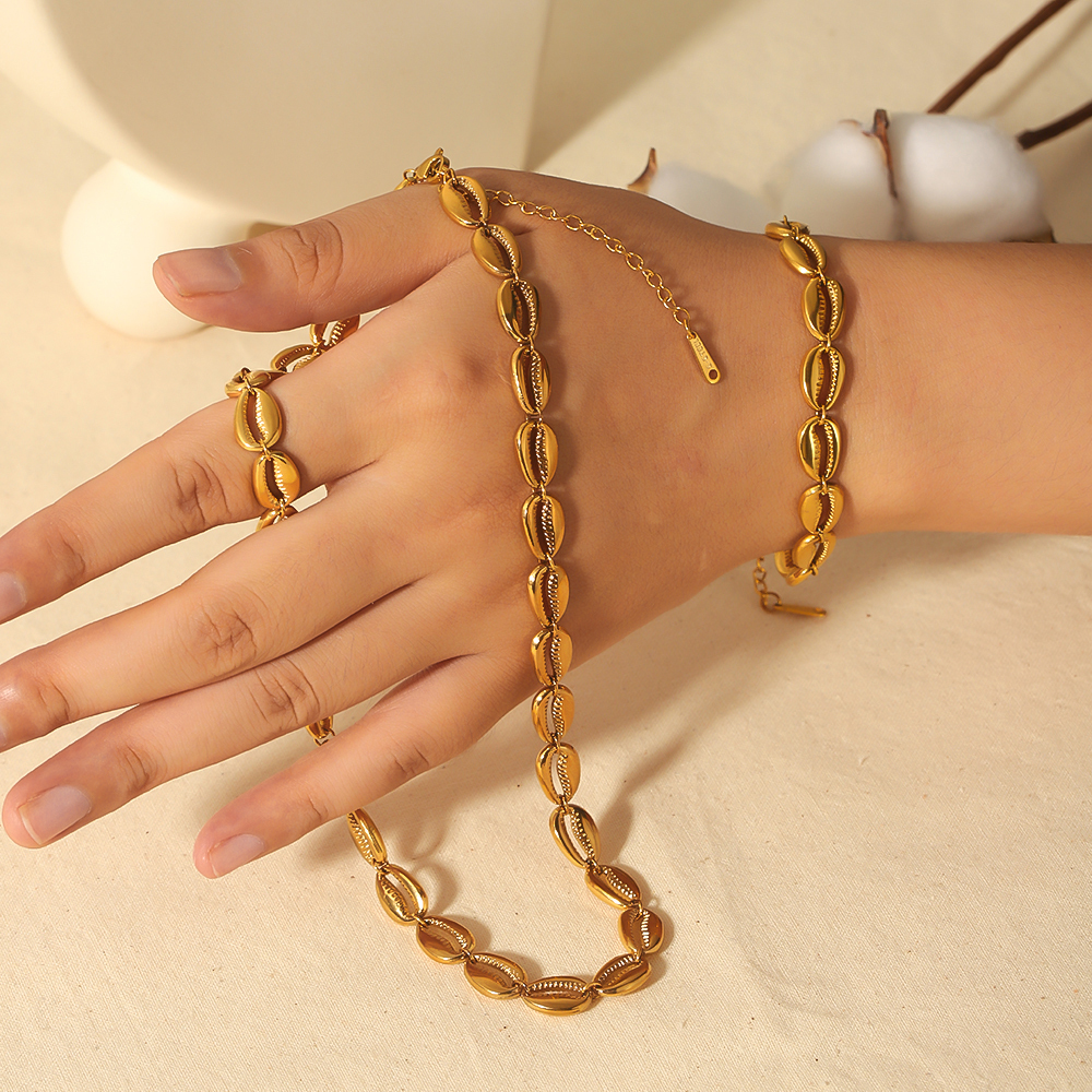 1 Piece Classic High Quality  Gold Plated Stainless Steel Geometric Shell Chain Necklace Women's Jewelry Daily Wear Picture3