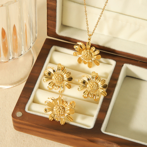 1 Piece Of Elegant And Fashionable Gold-Plated Stainless Steel Flower Daisy Pendant Necklace For Women For Daily Wear h5 Picture2