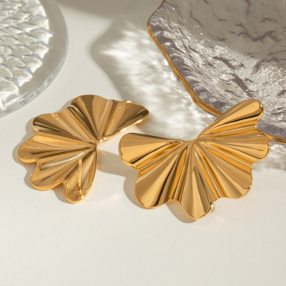 1 Pair Classic Retro Style Relief Flower Shape Stainless Steel Gold Plated Women's Stud Earrings h5Picture3