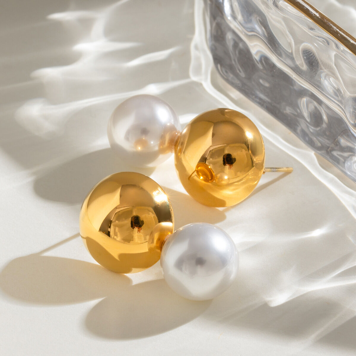 1 Paar einfache Serie elegante geometrische Edelstahl 18 Karat vergoldet künstliche Perle Frauen Ohrstecker 