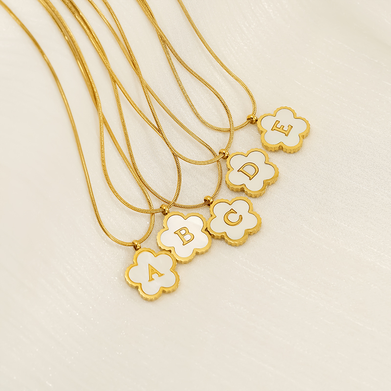 1 Piece Simple Hign-End Style Five-Leaf Clover Shape Stainless Steel  Gold Plated Inlay Shell Women's Pendant Necklace Picture6