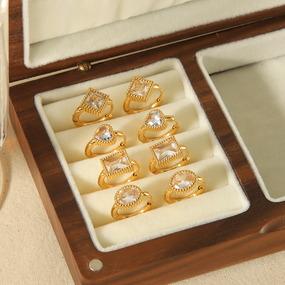1 Piece Of Exquisite And Fashionable  Gold-Plated Stainless Steel Geometric Square Heart-Shaped Threaded Diamond Earrings For Women For Daily Wear Picture3