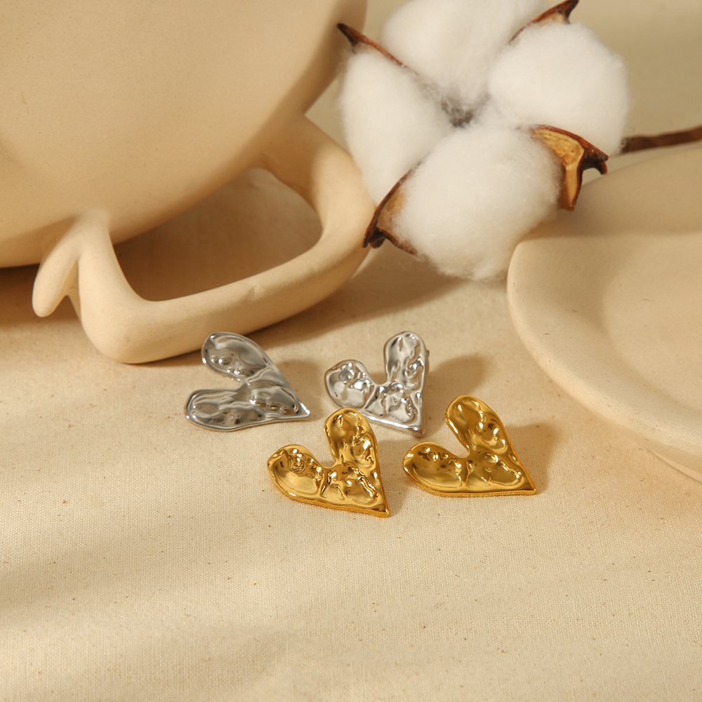 1 Paio Di Orecchini Classici Alla Moda In Acciaio Inossidabile Placcato Oro 18K A Forma Di Cuore Martellato Geometrico Per Le Donne Da Indossare Ogni Giorno Immagine2