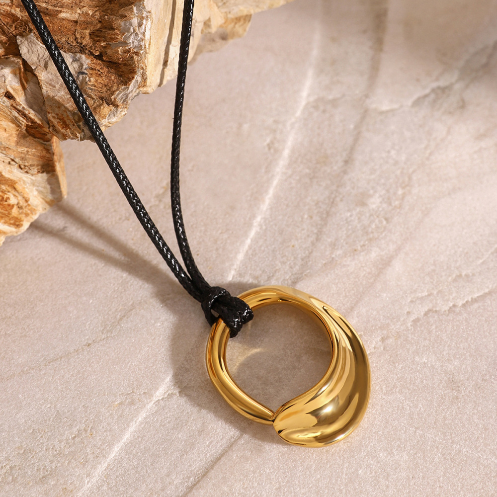 1 Piece Simple Series Casual Geometric Stainless Steel Gold Plated Women Pendant Necklaces Picture2
