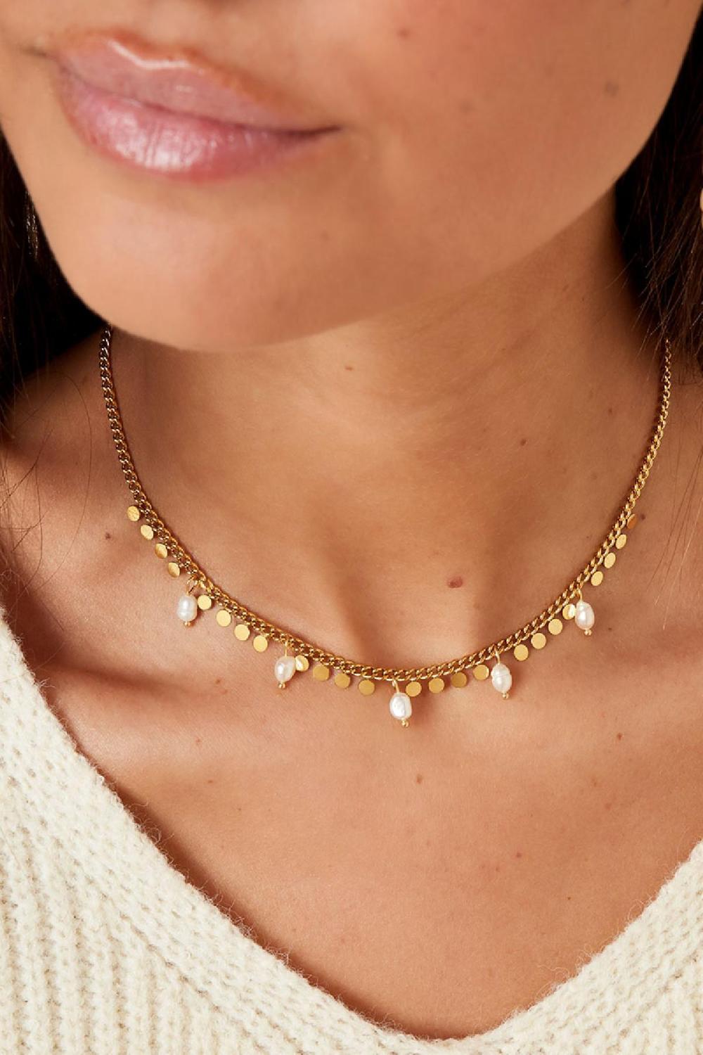 Necklace With Pearls And Circles Picture3