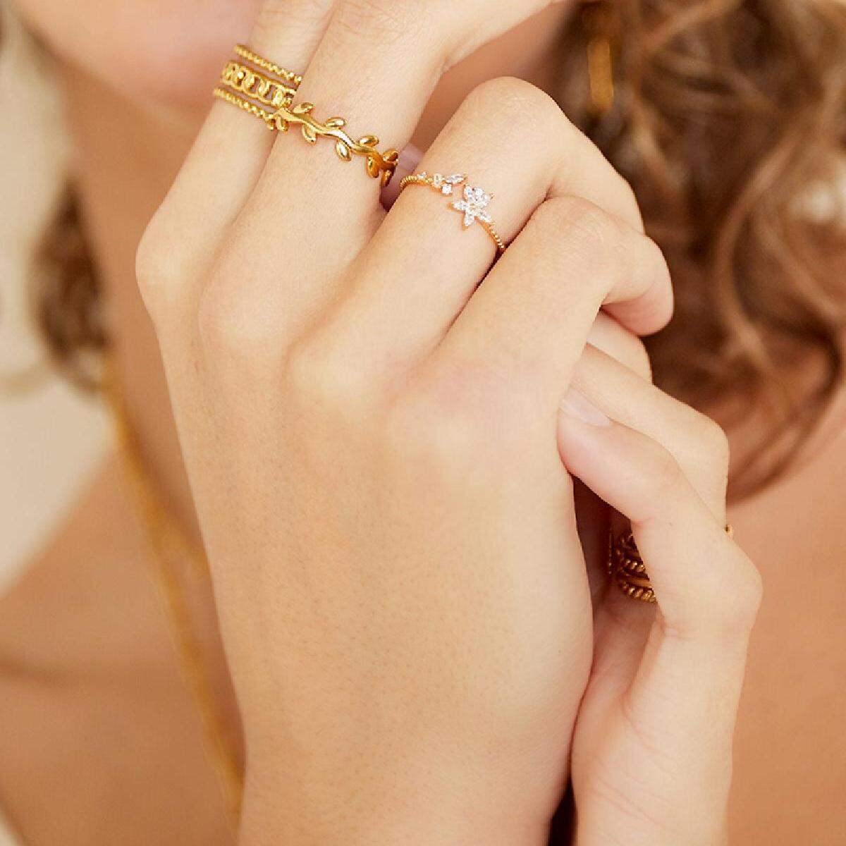 Elegant Flower Ring Gold 