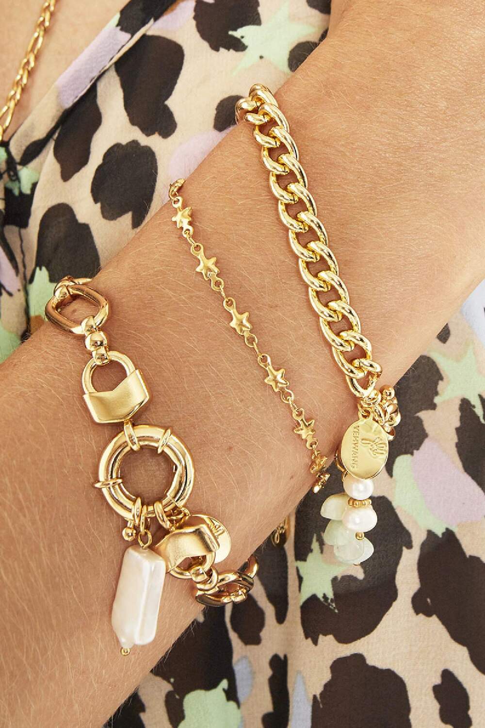 Bracelet chained star