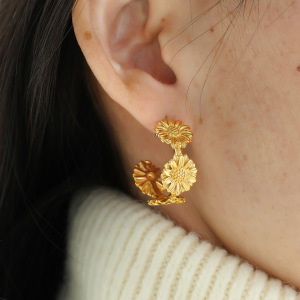 1 Par De Pendientes De Aro De Acero Inoxidable Chapados En Oro De 18 Quilates Con Diseño De Flores Retro De La Serie Romántica Para Mujer h5 Imagen3