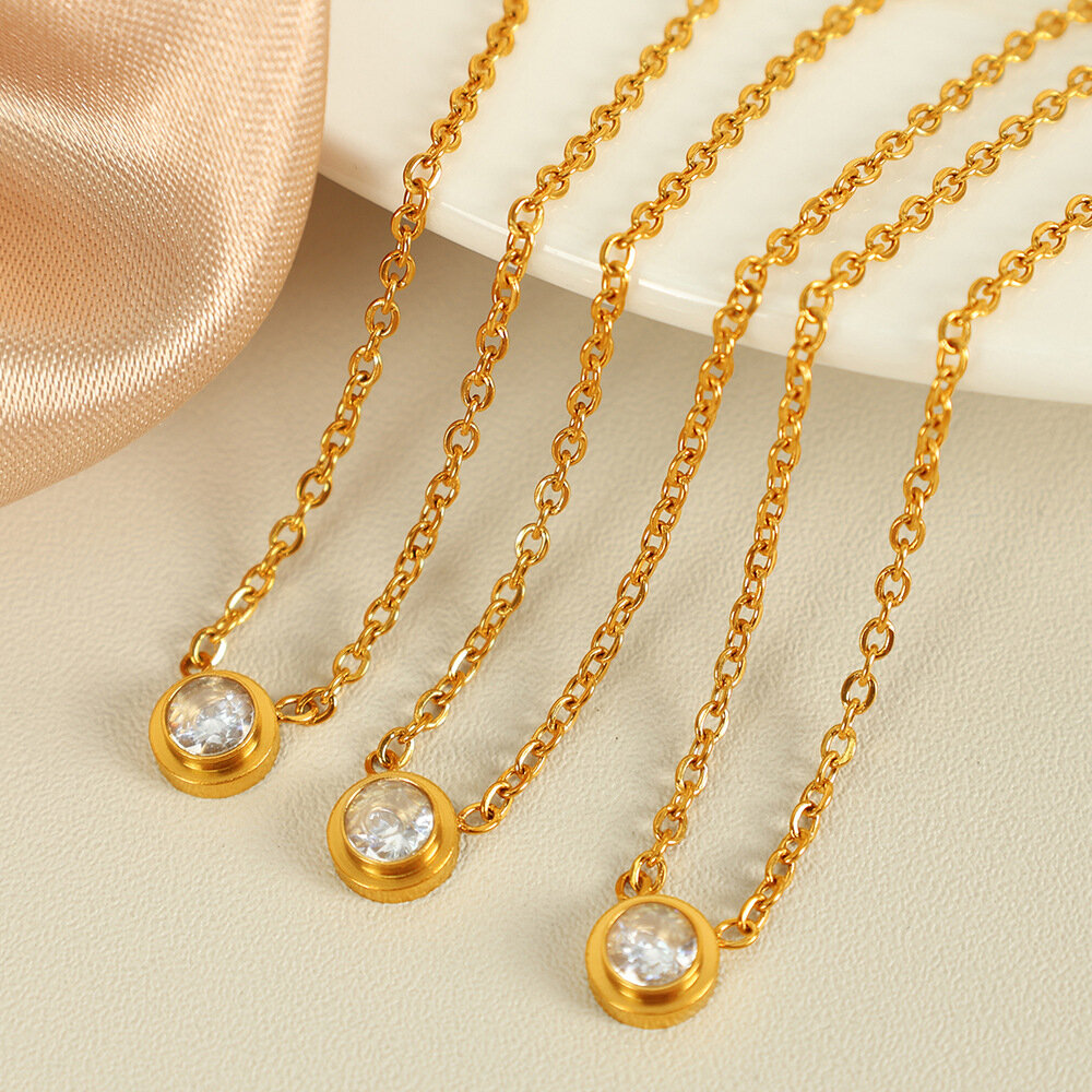 Collana in oro con zirconi bianchi XL240 
