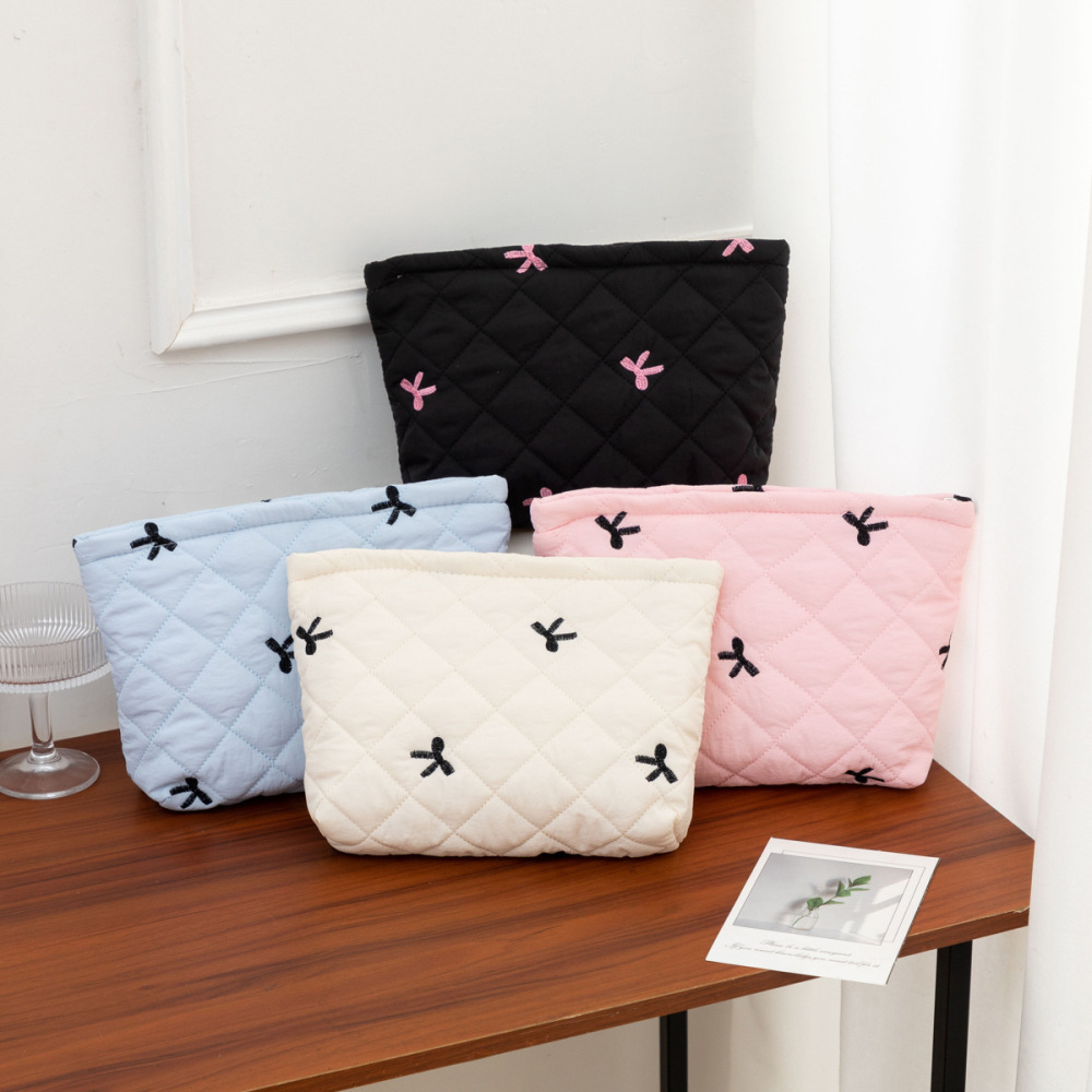 1 Piece Classic Travel Bowknot Portable Large Capacity Pouch With Random Printing Design Women's Quilted Cosmetic Bags Picture3