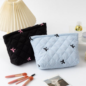1 Piece Classic Travel Bowknot Portable Large Capacity Pouch With Random Printing Design Women's Quilted Cosmetic Bags h5 Picture4