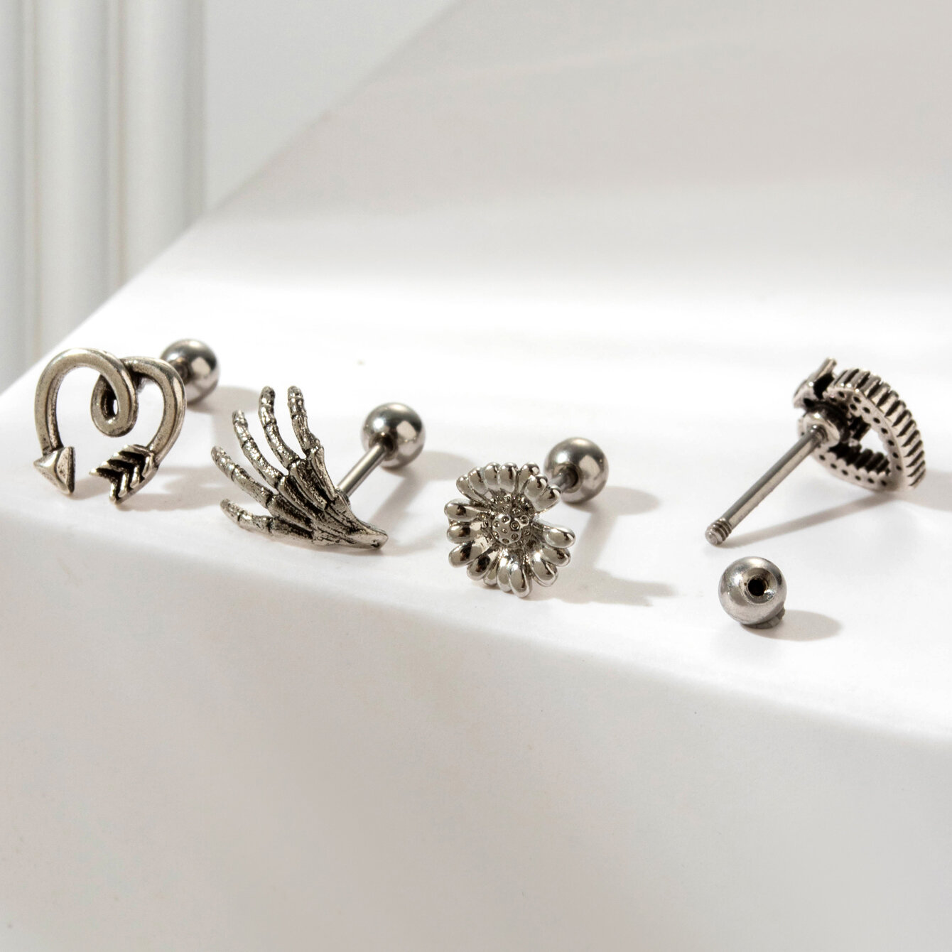 1 Adet Sade Seri Klasik Kalp Şeklinde Titanyum Çelik Kaplamasız Zirkon Taşlı Kadın Piercing Küpe h5 Resim2