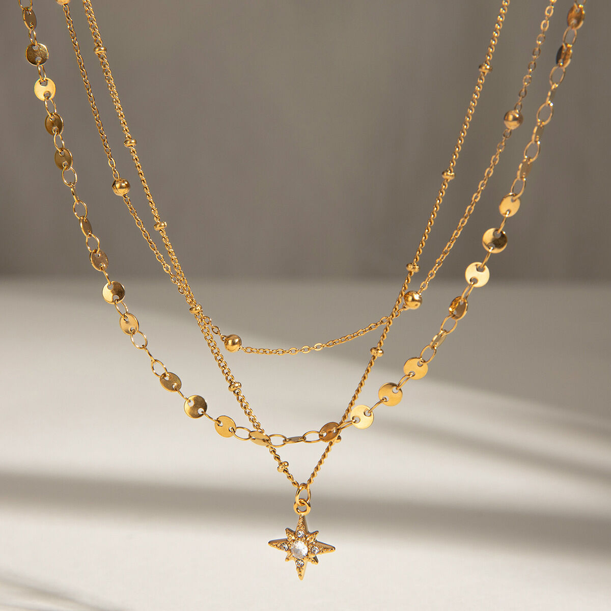 Collar de capas para mujer, serie clásica, estilo retro, sol/luna, de acero inoxidable chapado en oro de 18 quilates con diamantes de imitación. h5 