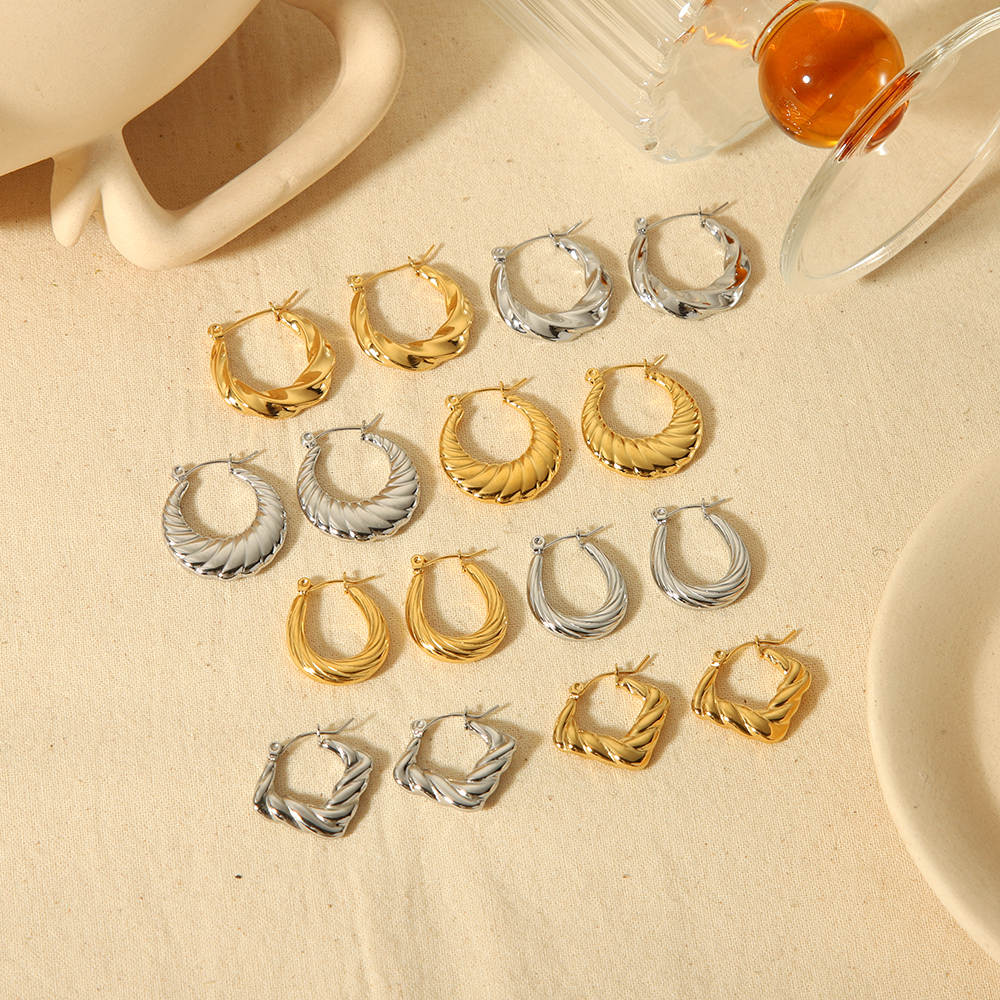 1 Pair Of Classic Fashion  Gold-Plated Stainless Steel Solid Horn Earrings For Women For Daily Wear Picture3
