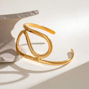 1 Stuk Eenvoudige Serie Eenvoudige Ringvormige Roestvrijstalen  Vergulde Damesarmbanden h5 Afbeelding2