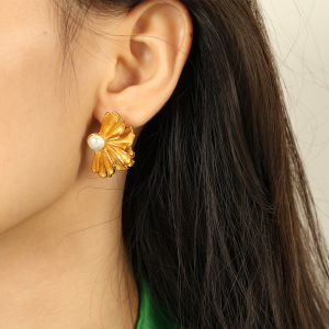 1 Pair Luxurious Series Elegant Flower Titanium Steel  Gold Color Plated Artificial Pearl Women's Stud Earrings h5 Picture2