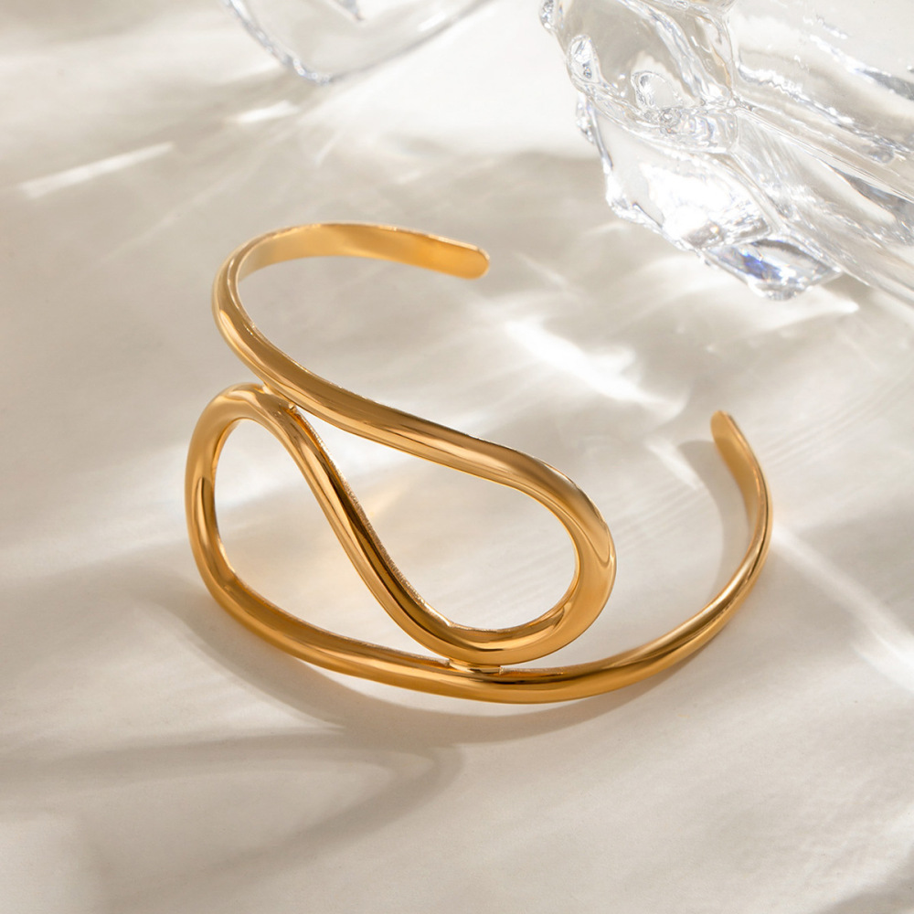 1 Stuk Eenvoudige Serie Eenvoudige Ringvormige Roestvrijstalen  Vergulde Damesarmbanden Afbeelding3