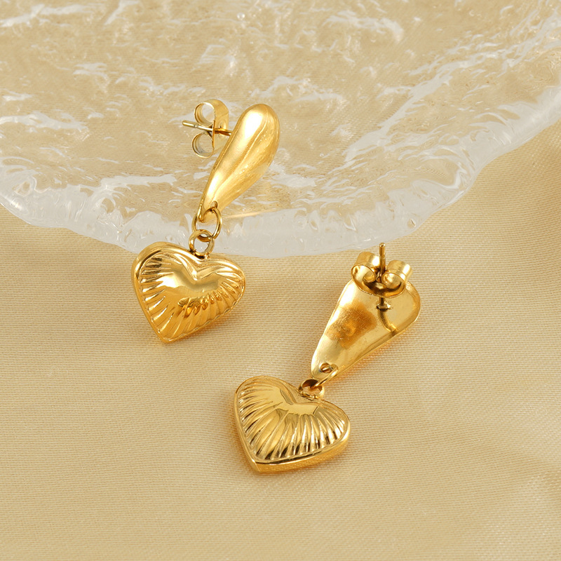 1 Par De Pendientes De Amor Ligeros, De Lujo Y A La Moda, Combinables Con Todo, De Acero Inoxidable Dorado De 18 Quilates, Con Textura Retro En Forma De Corazón, Colgantes Para Mujer. h5Imagen3