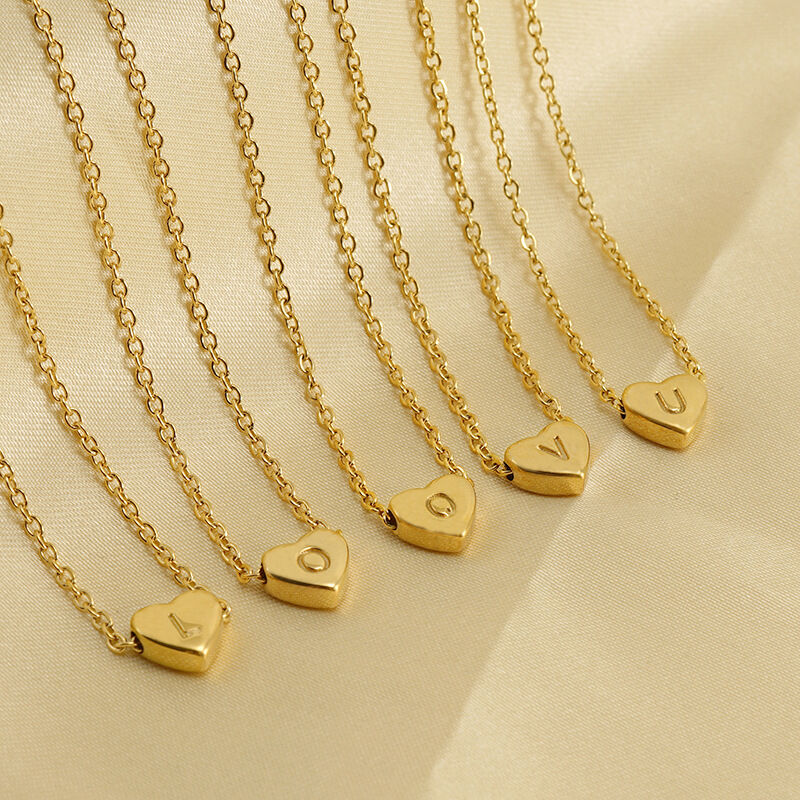 1 Stück Simple Series Daily Letter Titanstahl 18 Karat vergoldete Damen-Anhängerketten 