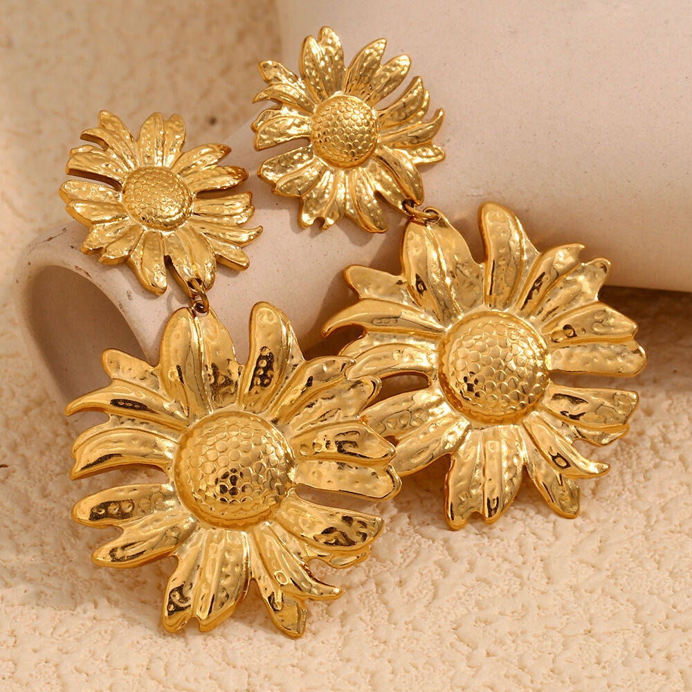 Boucles d'oreilles pendantes pour femme, en acier inoxydable doré, ornées de fleurs naturelles (1 paire), collection Luxe. h5 Image2