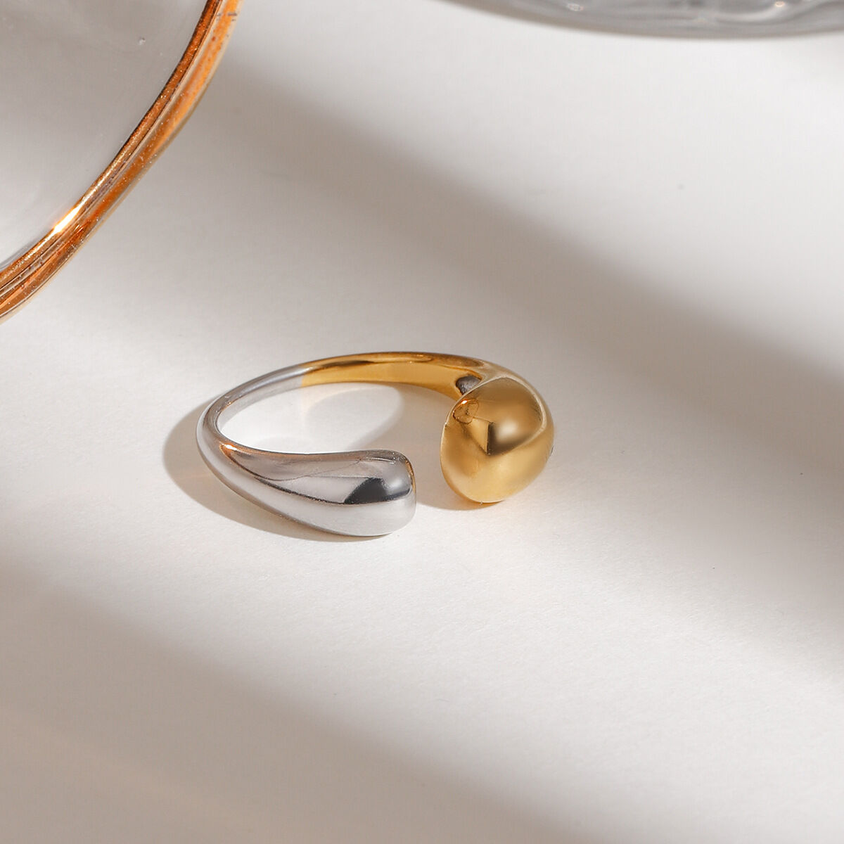 1 pezzo di anelli singoli da donna in acciaio inossidabile color oro e argento, impermeabili, serie concisa, in colori misti Immagine2