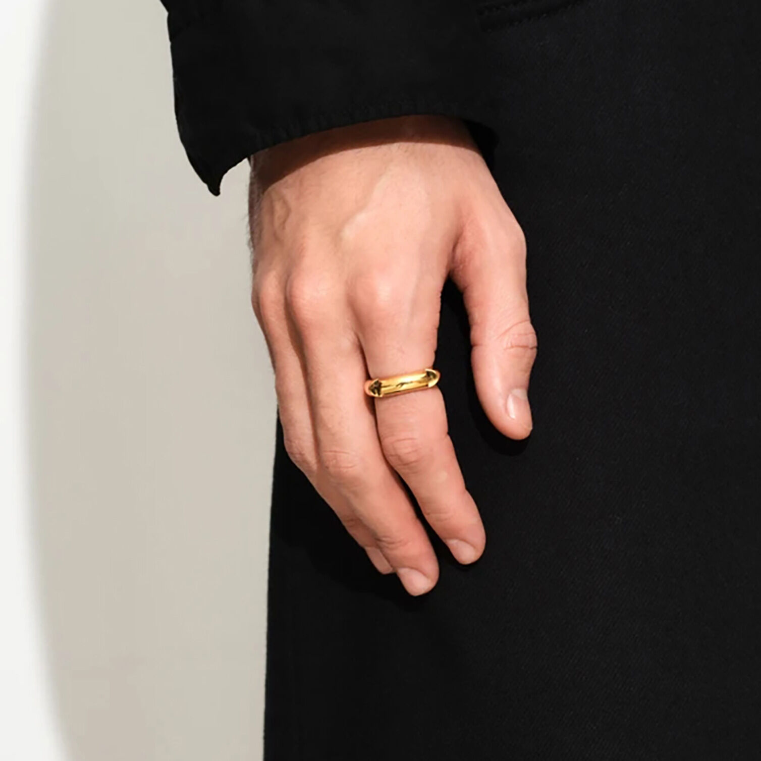 1 stuk designeerbare, veelzijdige, waterdichte, goudkleurige ring van roestvrij staal met ringvormig ontwerp voor dames. Afbeelding2
