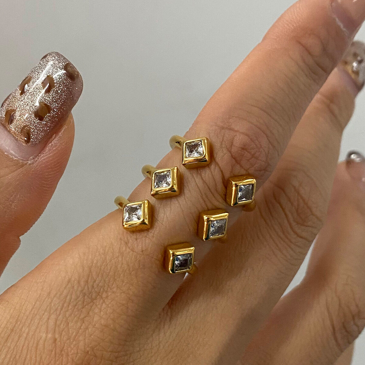 1 pezzo di anelli singoli da donna in acciaio inossidabile impermeabile color oro con rombo retrò della serie sofisticata h5 Immagine2