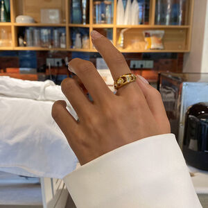 Bague simple pour femme, collection Lune et Étoile, en acier inoxydable doré, ajourée et étanche. h5 Image2