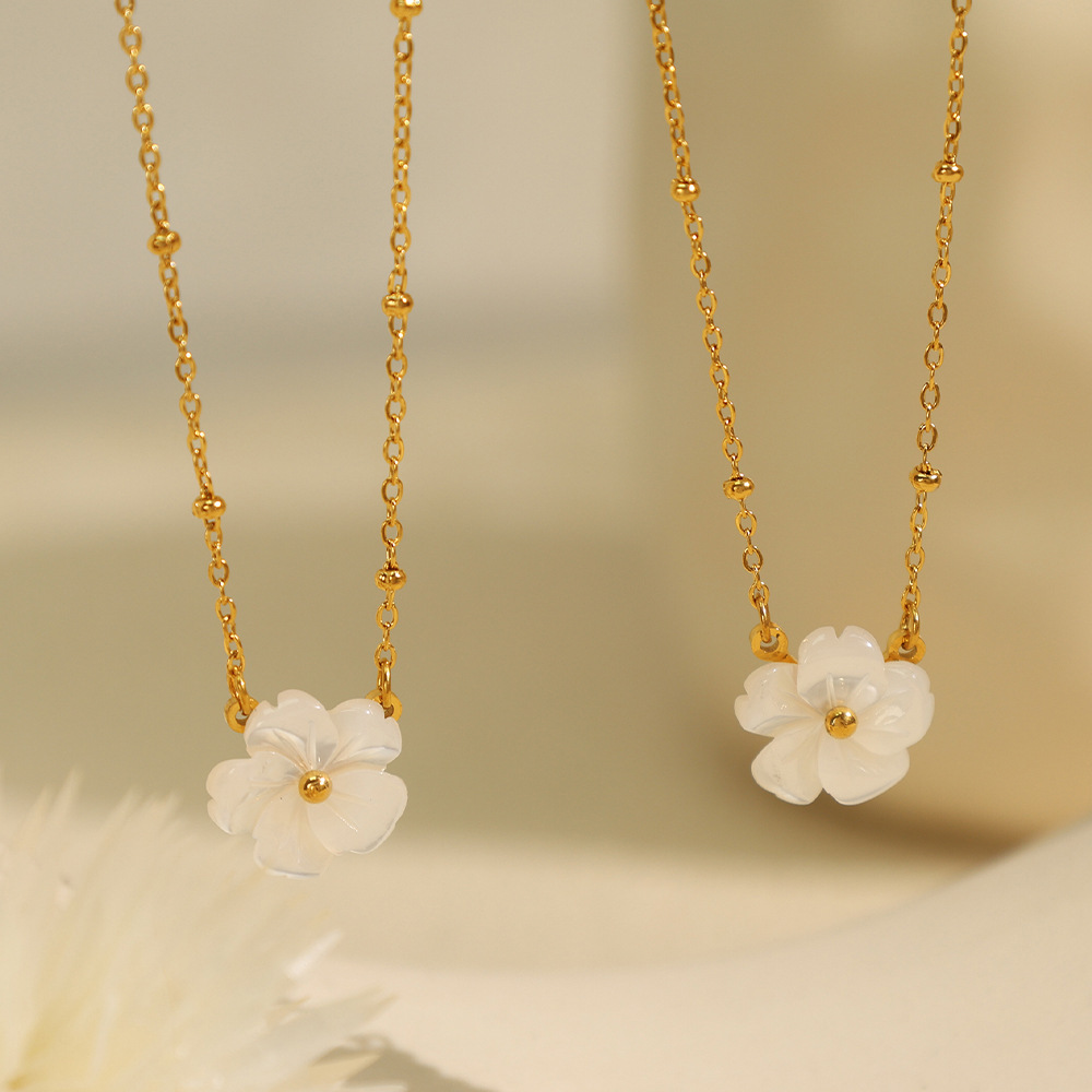 1 Piece Classic Series Elegant Flower Titanium Steel Gold Color Women's Pendant Necklaces Picture4