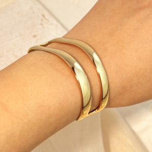 1 Stuk Eenvoudige Serie Roestvrijstalen Waterdichte Opengewerkte Gouden Damesarmband h5 Afbeelding3