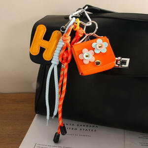 1 pieza de dijes para bolso de mujer de PU con letras diarias de la serie romántica h5