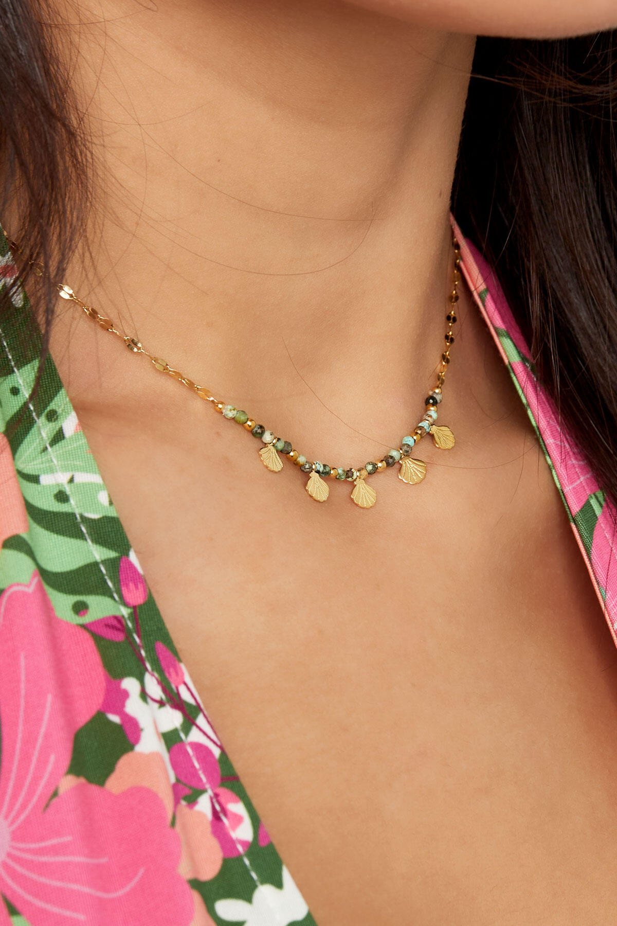 Collar de cuentas conchas marinas - acero inoxidable verde y dorado Imagen3