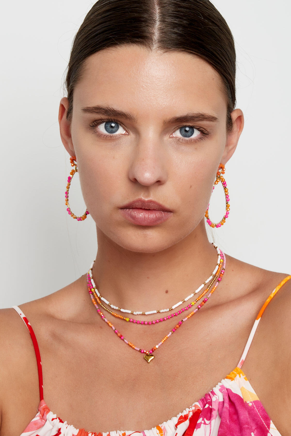Collana di perline colorate con ciondolo a cuore - fucsia/multi