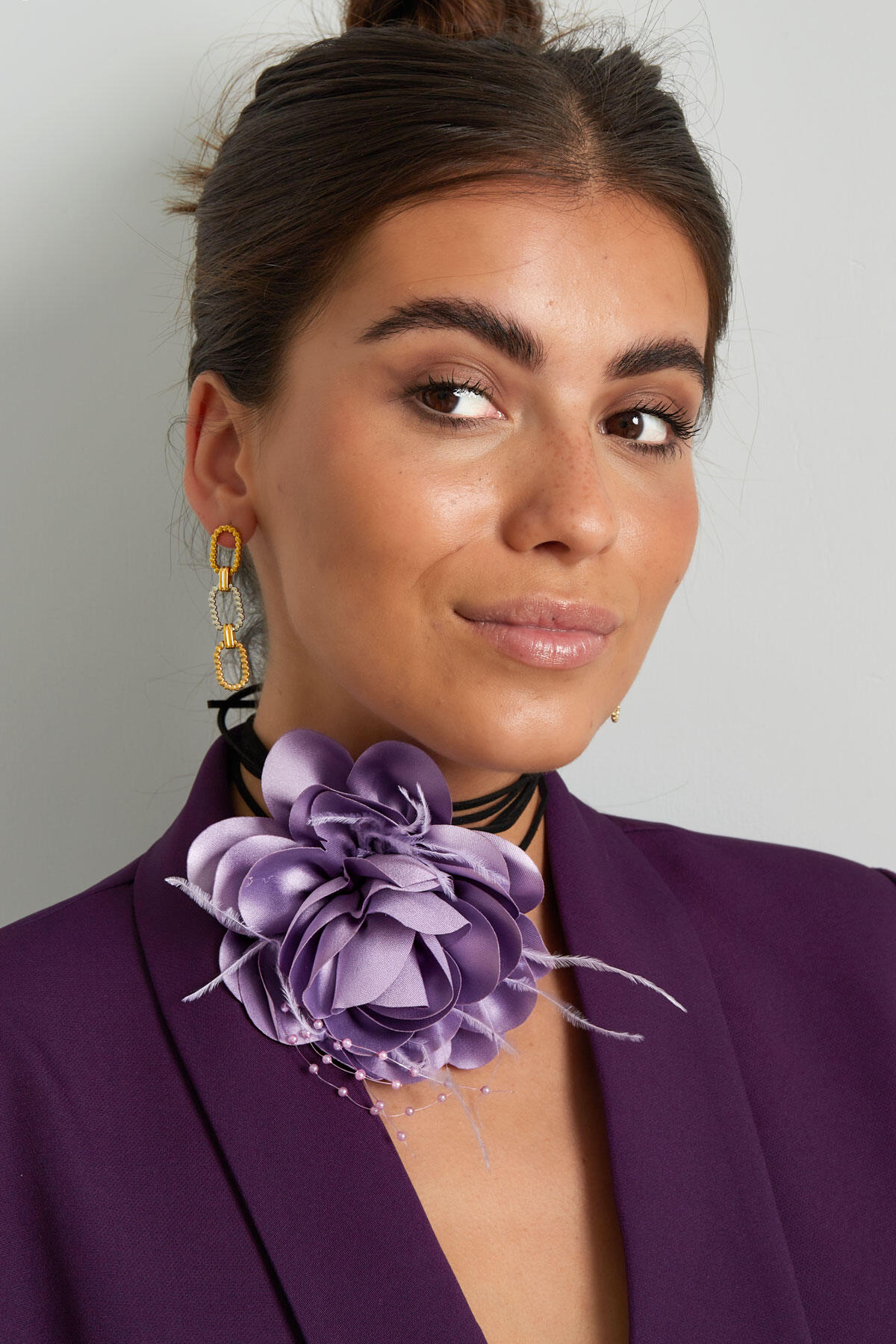 Necklace ribbon with flower and pearls 2