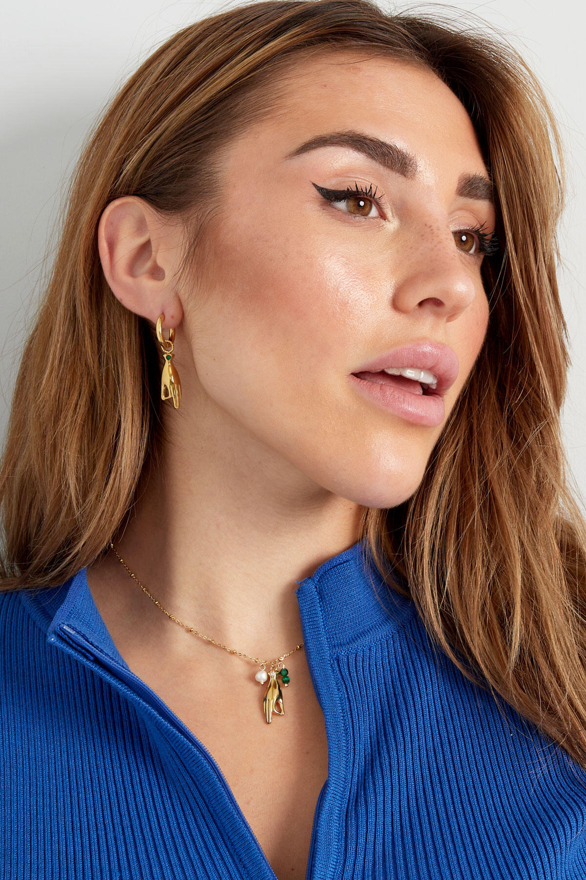 Necklace with open hand charm Picture4