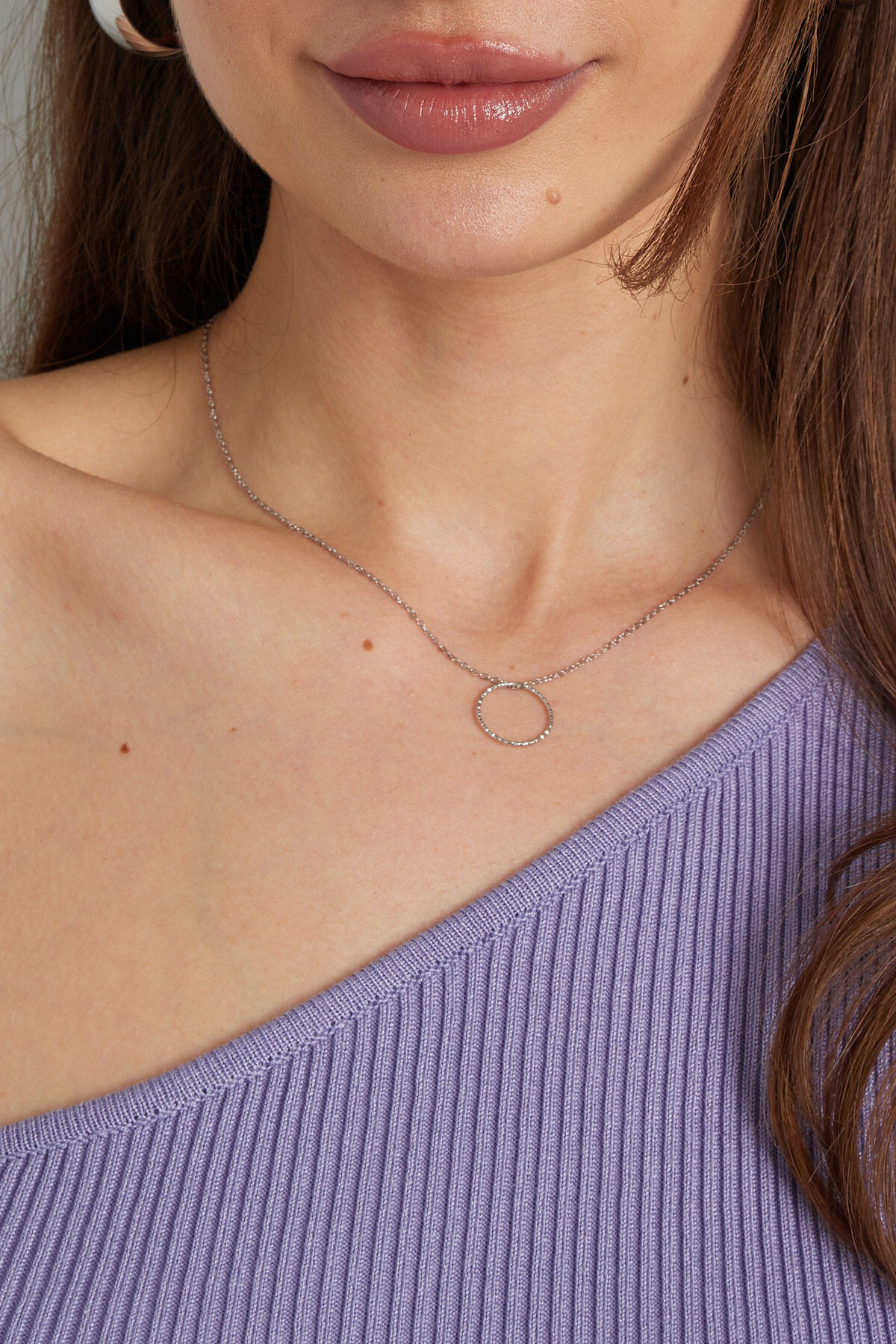 basic necklace with round charm Picture3