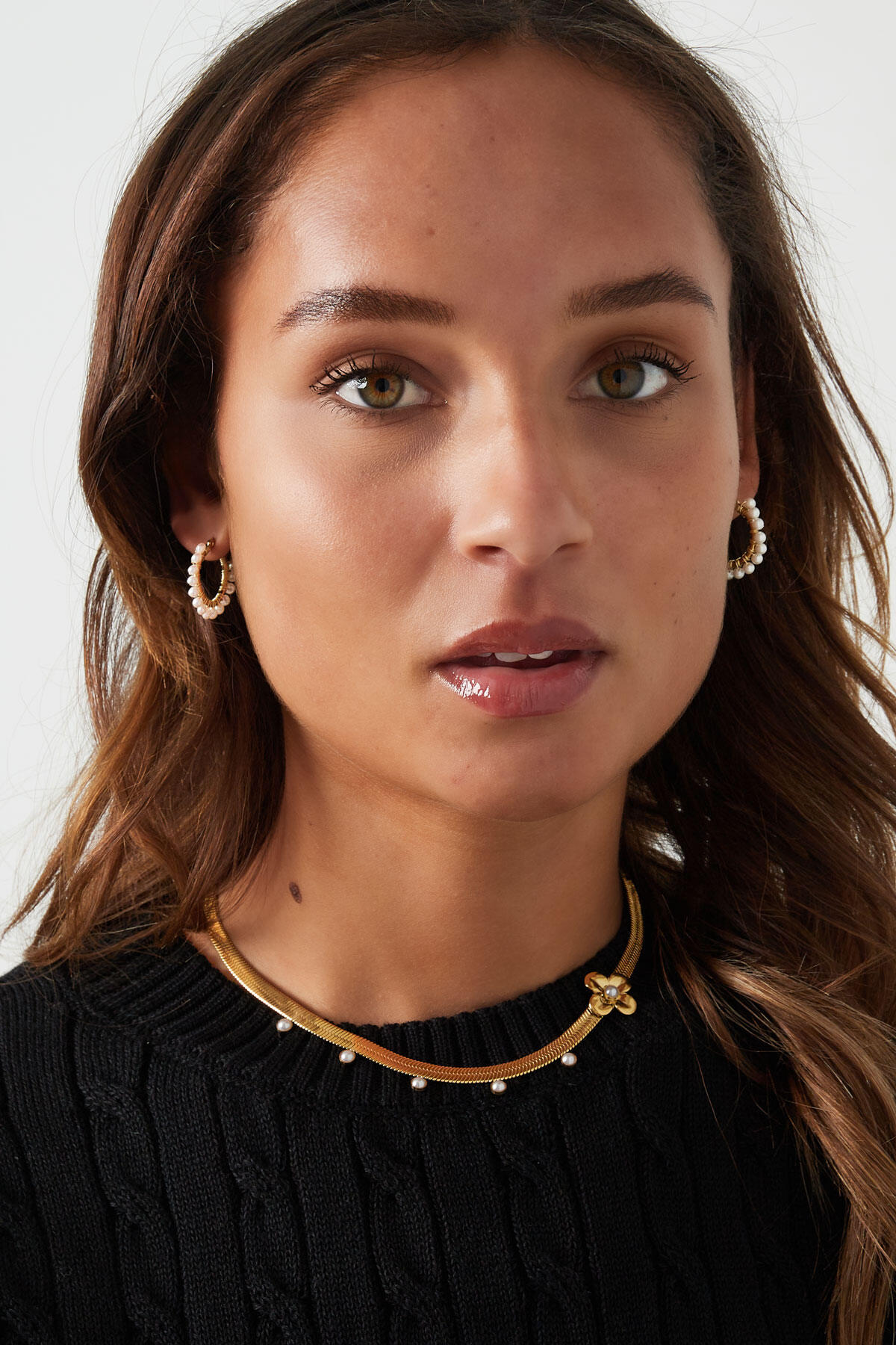 collana grossa piatta con pendente a fiore h5 Immagine2