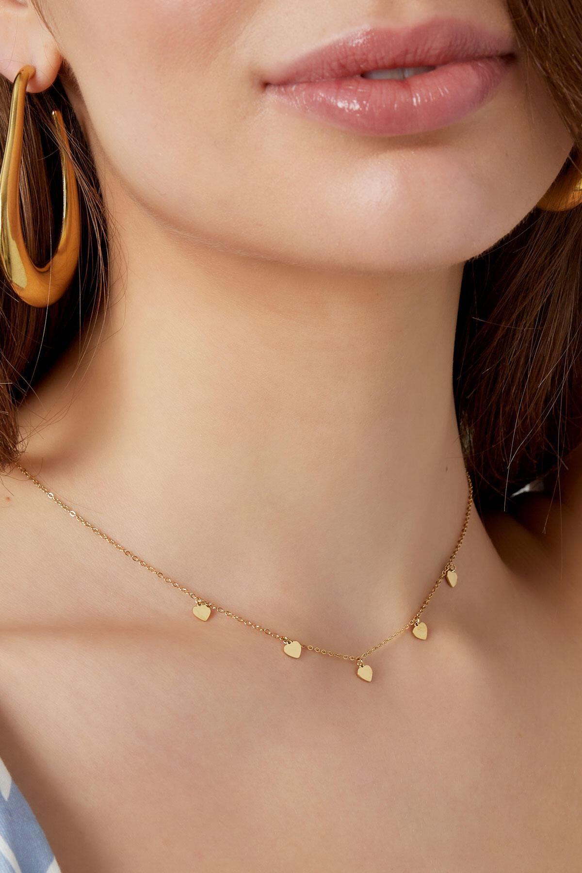 simple necklace with heart pendants h5 Picture4