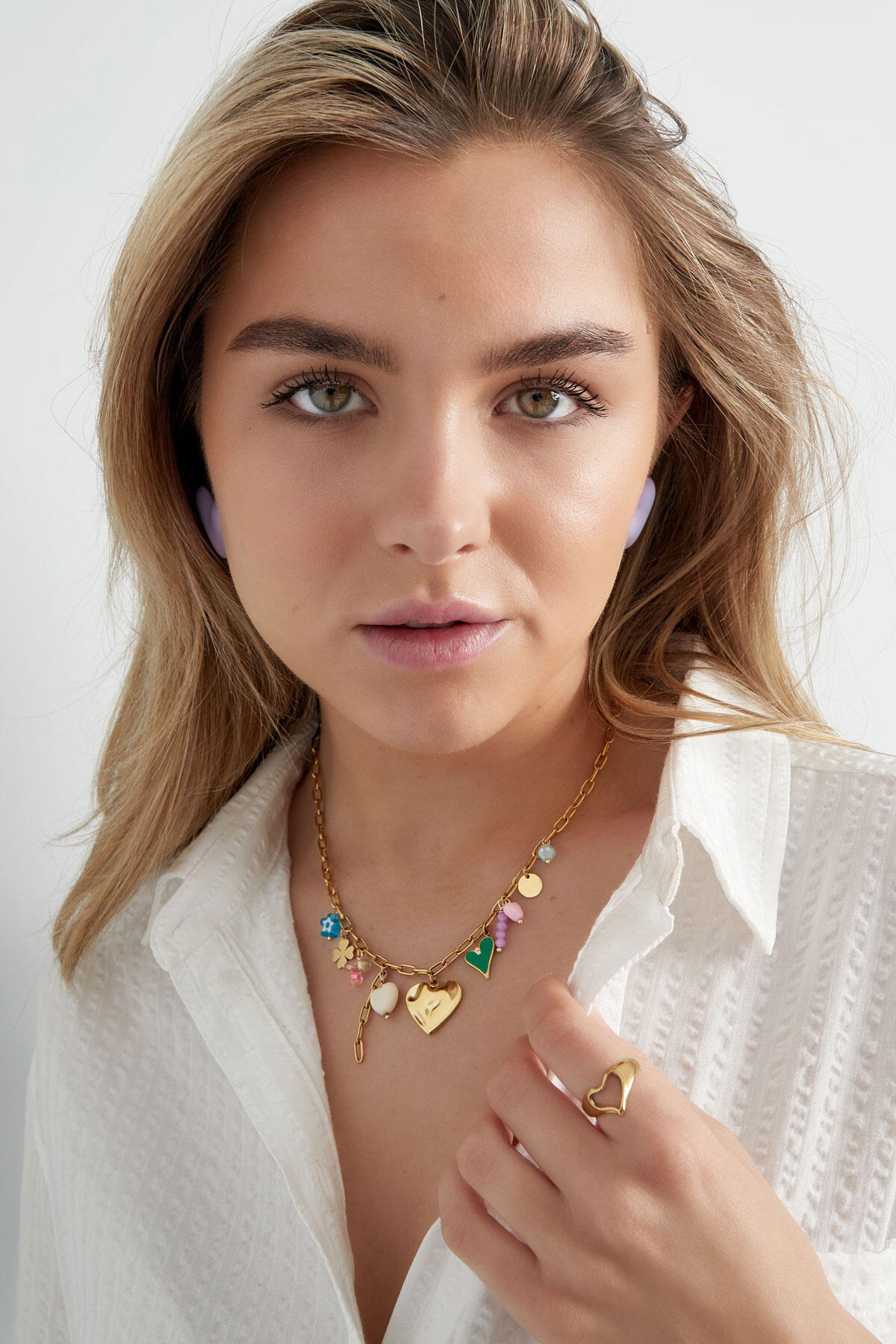 collar con dijes de colores - dorado Imagen2