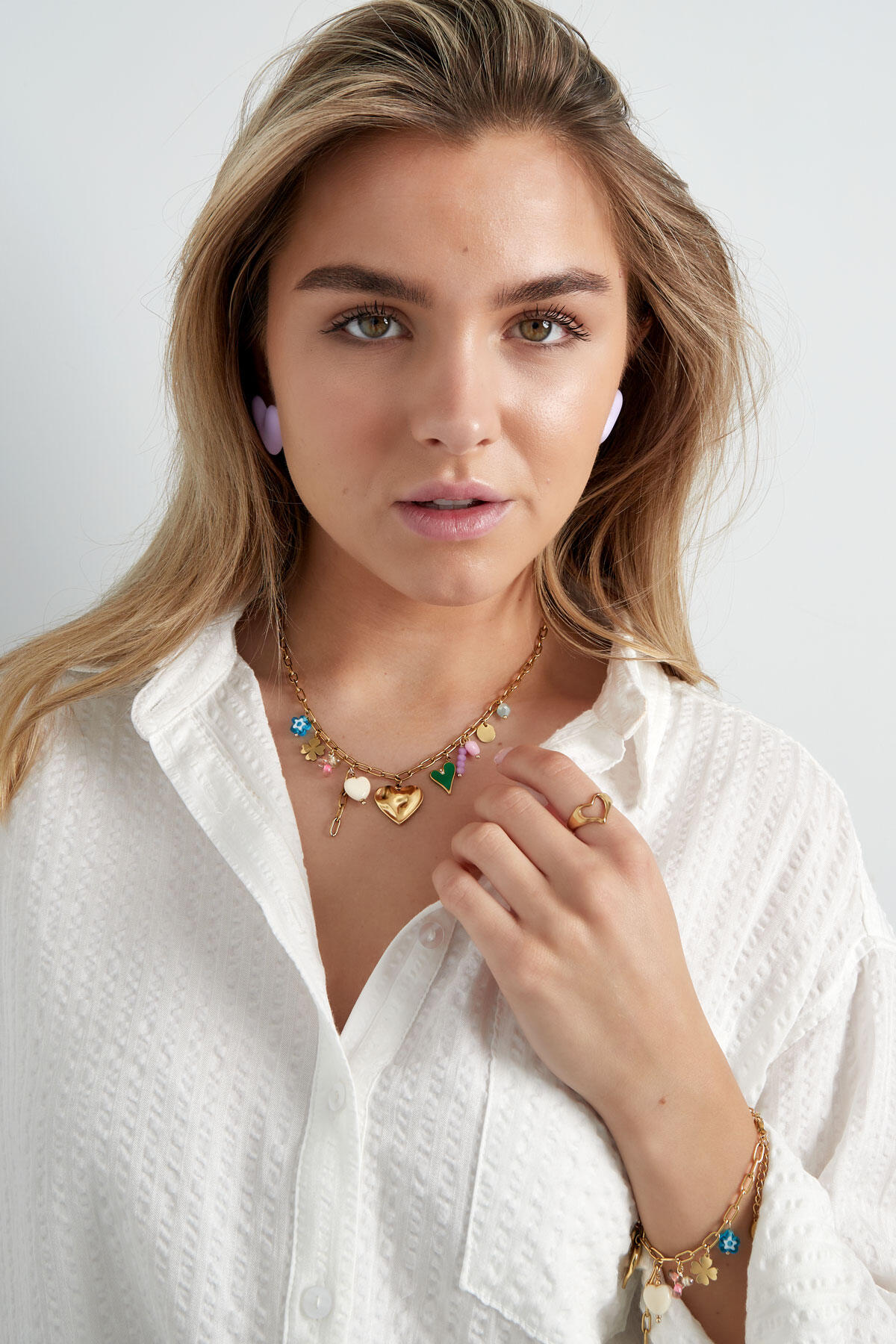 collar con dijes de colores - dorado Imagen4