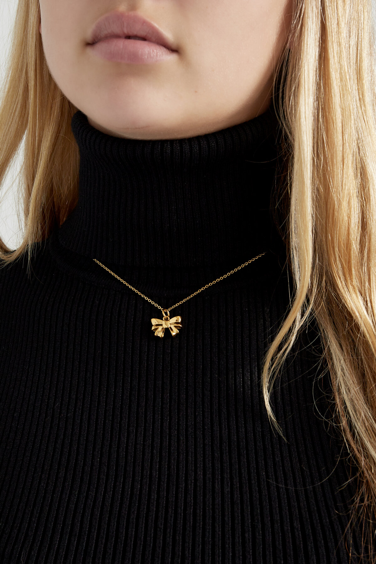 simple necklace with bow pendant