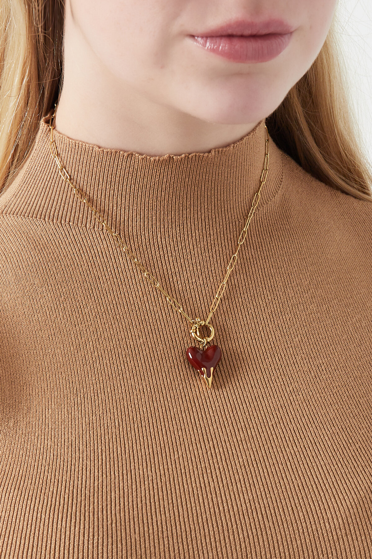 collar charm corazón en llamas Imagen3